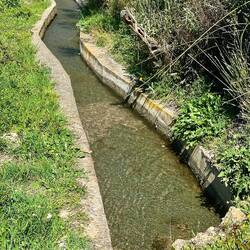 Acequia de Cerro Negro - full of flowing water