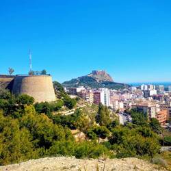 Blick auf das Castillo de Santa Bárbara