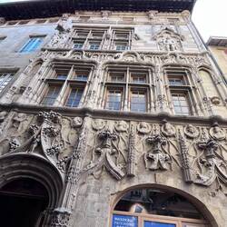 Maison des têtes