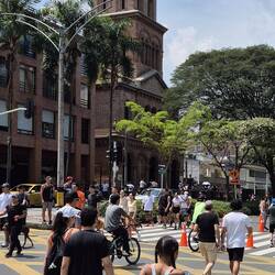 Sonntags gehört die Straße den Sportlern