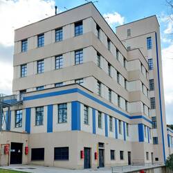 Side view of Colonia Montana