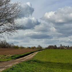 Hinter dem Ort Happerschoss liegt die Wahnbachtalsperre