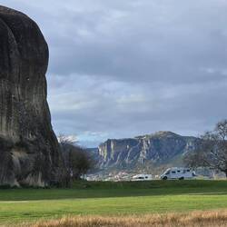 Wir sind ca. 7 Kilometer von den Klöstern, zu denen wir morgen fahren werden, entfernt 😍