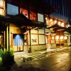 Einfach japanisches Restaurant ins Hotel gebaut