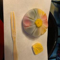 Japanische Süssigkeit, Wagashi (Reismehl, Bohnenpaste und Zucker)