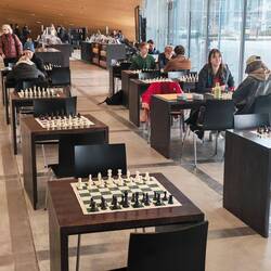 Schachspieler kann man dort auch