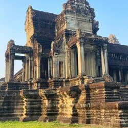 Avíes from the outside