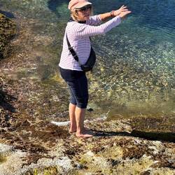 Miriam erzählt mit Händen und badet ihre Zecherl im Mare 😂💕