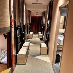 Hinten, rechts, oben