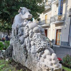 Bomerano; Statue showing the produce of Agerola Commune