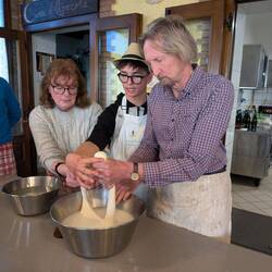 Mozzarella-making class at the Agriturismo