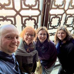 👫🏻👩🏻‍🤝‍👩🏼