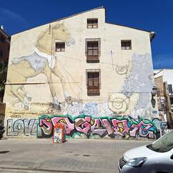 Überall verewigen sich "Künstler"