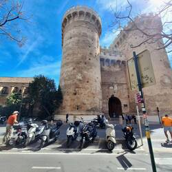Torres de Quart mit Einschusslöchern