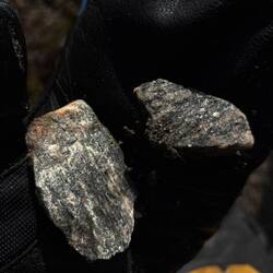 À mi chemin entre Gneiss et Granite