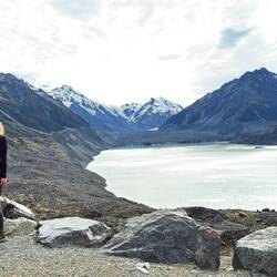 Tasman Glacier und ganz links die Spitze vom Mt. Cook