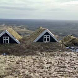 Vidéo-diaporama étonnant hameau de Haeðir dans la tourbe !