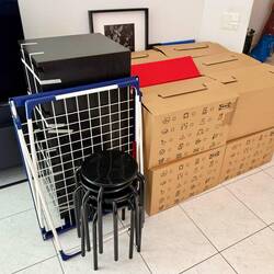 Das ist fast alles, was ich für die nächsten zwei Jahre bei meiner Freundin Julia eingelagert habe.