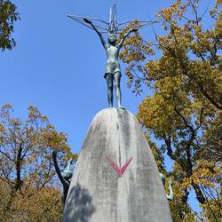 Denkmal, welches mit den Origami-Kranichen zu tun hat.