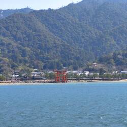 Auf nach Miyajima! Die Fähre geht alle 10-15 Minuten und scheint immer voll.