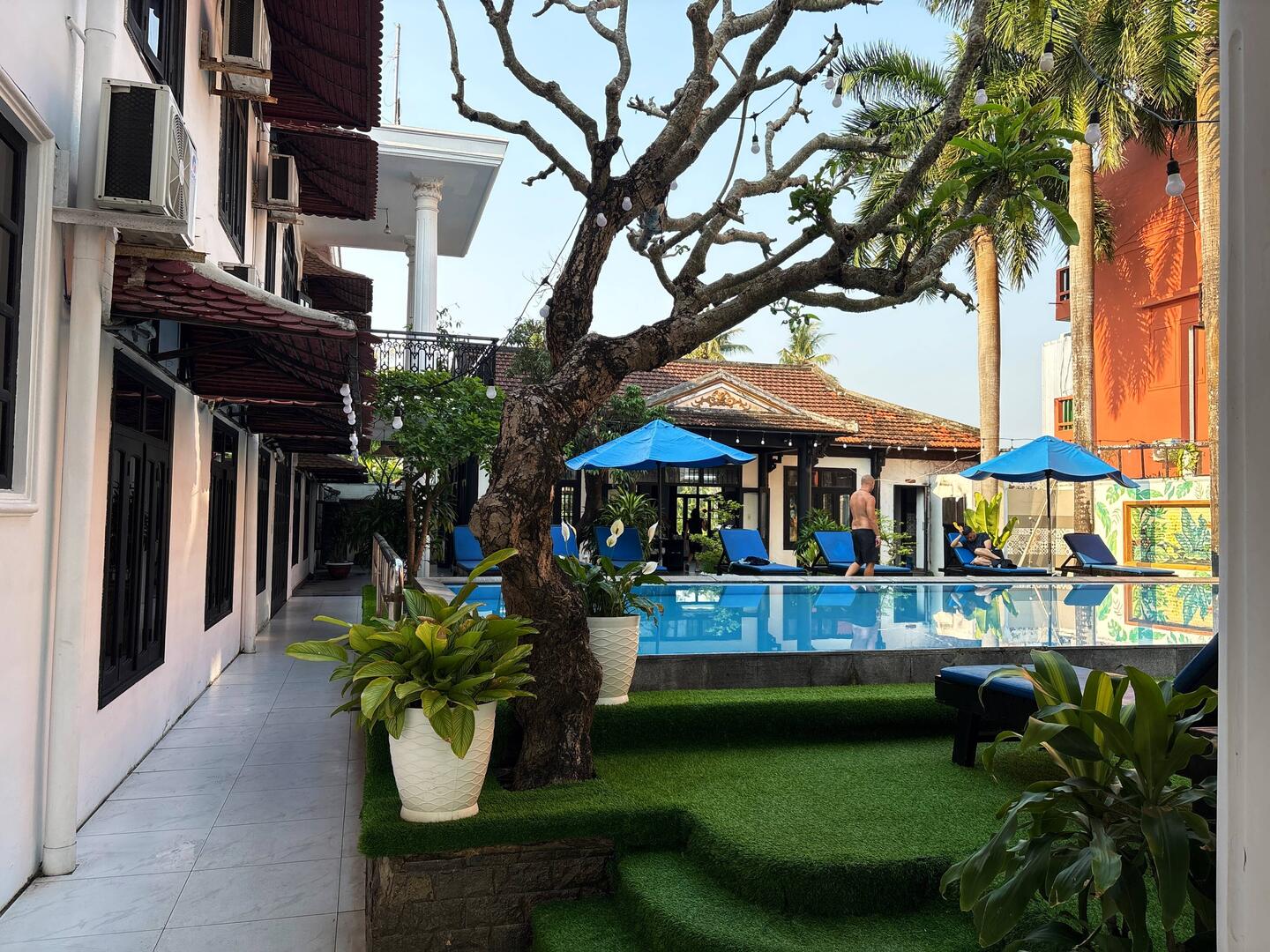 Nice place to stay with free buffet breakfast for $10