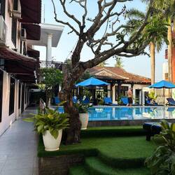 Nice place to stay with free buffet breakfast for $10
