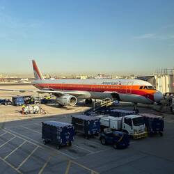 Unser Flugzeug, eine A321 (mit Smile)