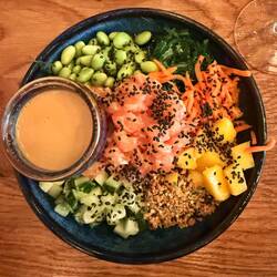 Poké bowl salmon
