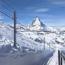 Matterhorn mit Gornergratbahn