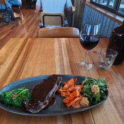 Feinstes Abendessen im Woolshed-Restaurant