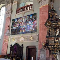 Teilweise moderne Bilder in der Kirche