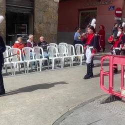 Gefilm vom Restaurant.Wir konnten nicht den ganzen Umzug anschauen,es wurde ziemlich windig