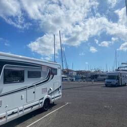 Stellplatz direkt am Hafen. Eine Option fürs nächste Mal