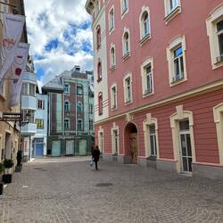 Das Hotel Moser spiegelt sich in einem neuen Glaspalast