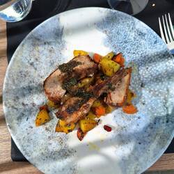 Geheimnis mit Chimichurri, eigentlich war 🐟 (Kaiser) bestellt. Das Fleisch ist auch sehr lecker 😋