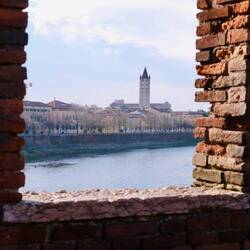Interessanter Ausblick auf die andere Seite der Etsch