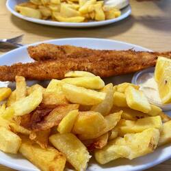 Traditionell Fish and Chips - leider weniger gut als in einem Fischereihafen erwartet