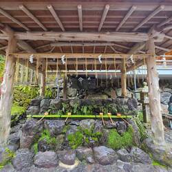 Reinigungsbrunnen für die Hände (Temizuya)