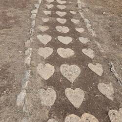 Mit Liebe gepflastert