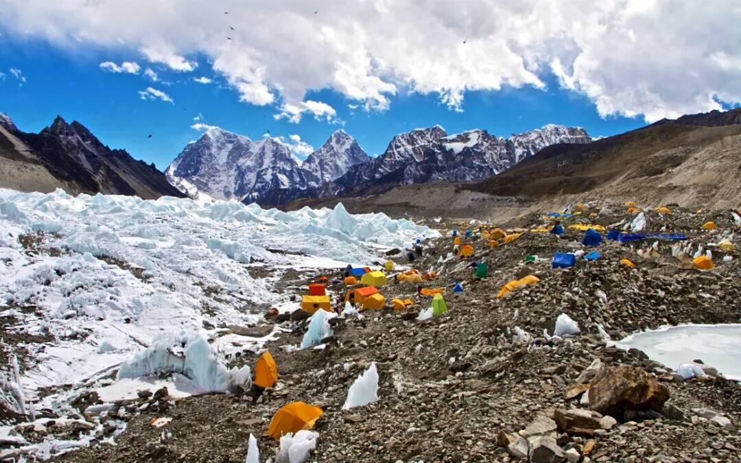 Everest Base Camp vom Heli-Landeplatz aus. Willkommen auf 5400m. Unvergesslicher 1. April 😜