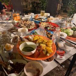 so sieht normal essen bei sen vietnamesen aus, wurde eingeladen musste alles probiern+ see schnecken