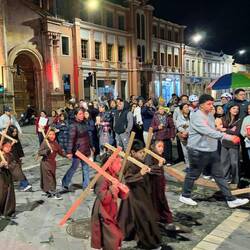 Auch die Kleinsten müssen schon ihr Kreuz tragen