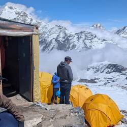 Das High Camp - gebaut an einer Klippe