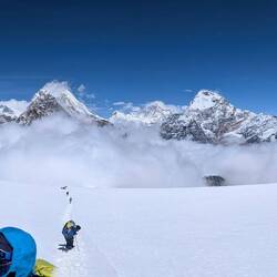Eigentlich sehen wir hier schon das Panorama, das wir dann später auch vom Mera Peak sehen :-)