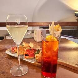 Anstossen auf unsere Reise