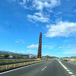 Unterwegs ein schöner Obelisk