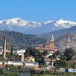 Schneebedeckte Gipfel der Sierra Nevada