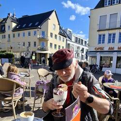 Belohnung auf dem Marktplatz in Siegburg, der Natursteig Sieg ist geschafft!😁
