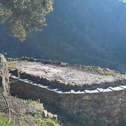 The slate eaves are called aleros.