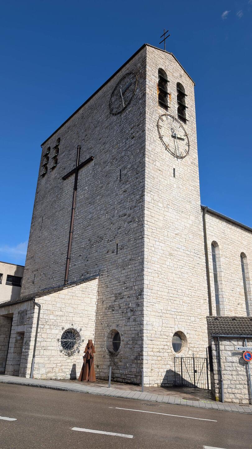 Zuerst dachte ich an den Bahnhof, aber es ist die Marienkirche von Treuchtlingen